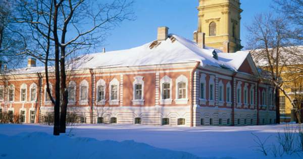 Комендантский дом в Петропавловской крепости.